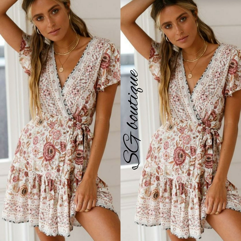 🆕⭐Boho White blush floral wrap dress